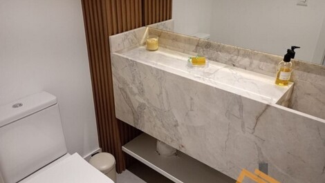 5050 – Apartamento com ótima localização para locação de temporada!