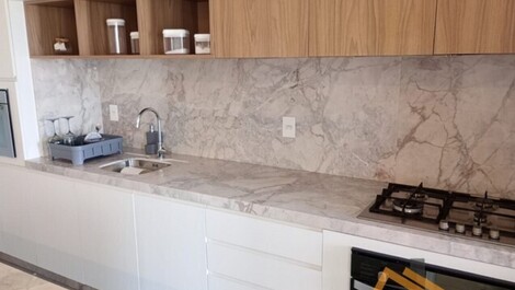 5050 – Apartamento com ótima localização para locação de temporada!