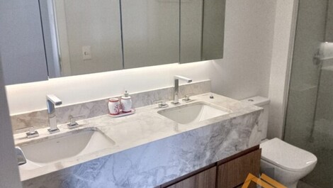 5050 – Apartamento com ótima localização para locação de temporada!