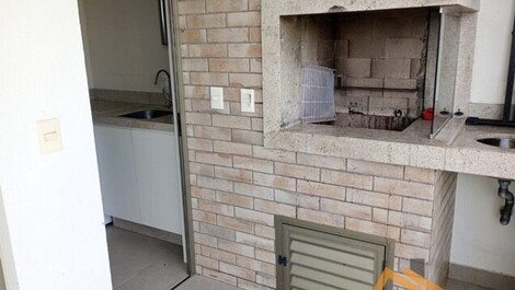 5050 – Apartamento com ótima localização para locação de temporada!