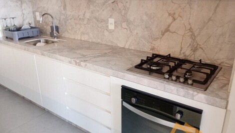 5050 – Apartamento com ótima localização para locação de temporada!