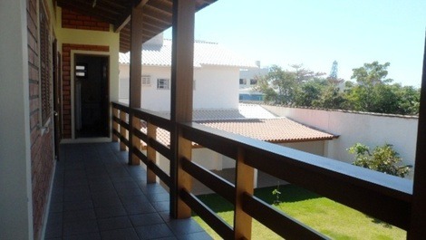CASA GRANDE EM INGLESES 06 QUARTOS PARA 16 PESSOAS