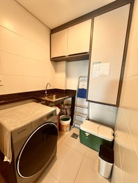 Luxurious apartment with 3 bedrooms, swimming pool, games room 200m from the sea.