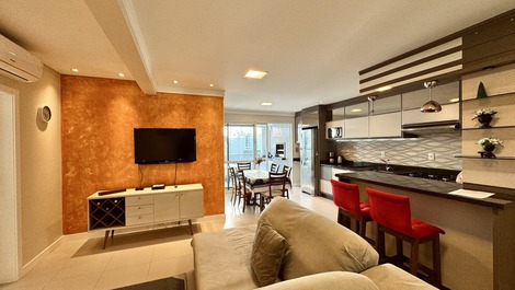 Luxurious apartment with 3 bedrooms, swimming pool, games room 200m from the sea.