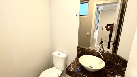 Luxurious apartment with 3 bedrooms, swimming pool, games room 200m from the sea.