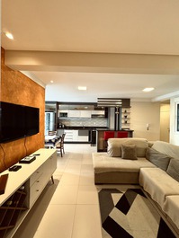 Luxurious apartment with 3 bedrooms, swimming pool, games room 200m from the sea.