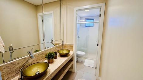 Luxurious apartment with 3 bedrooms, swimming pool, games room 200m from the sea.