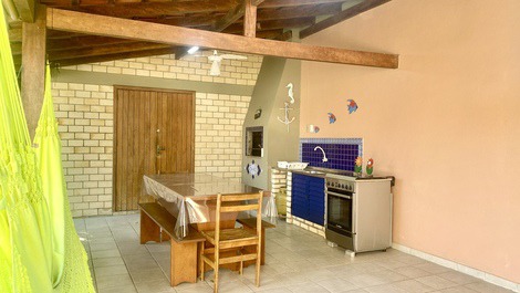 BEAUTIFUL HOUSE FOR 6 PEOPLE 200 METERS FROM THE SEA