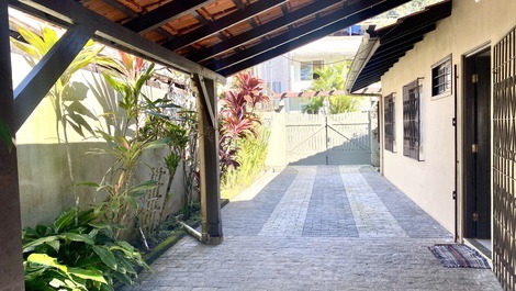 BEAUTIFUL HOUSE FOR 6 PEOPLE 200 METERS FROM THE SEA