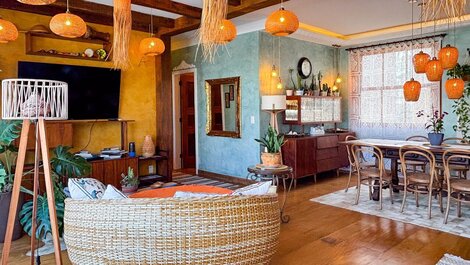 Charmosa cobertura com decoração mediterrânea