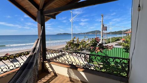 😍 Linda Casa Frente Mar em Bombas – Bombinhas/SC 🌊