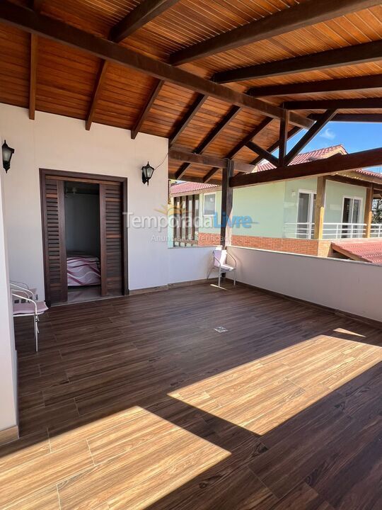 Casa para aluguel de temporada em Bombinhas (Praia de Bombas)