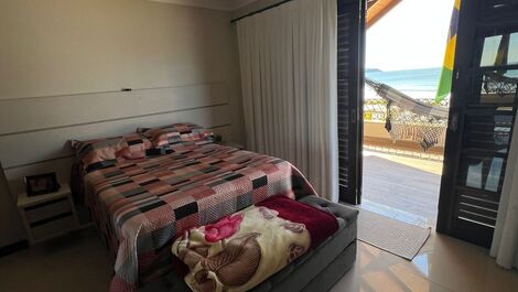 😍 Linda Casa Frente Mar em Bombas – Bombinhas/SC 🌊