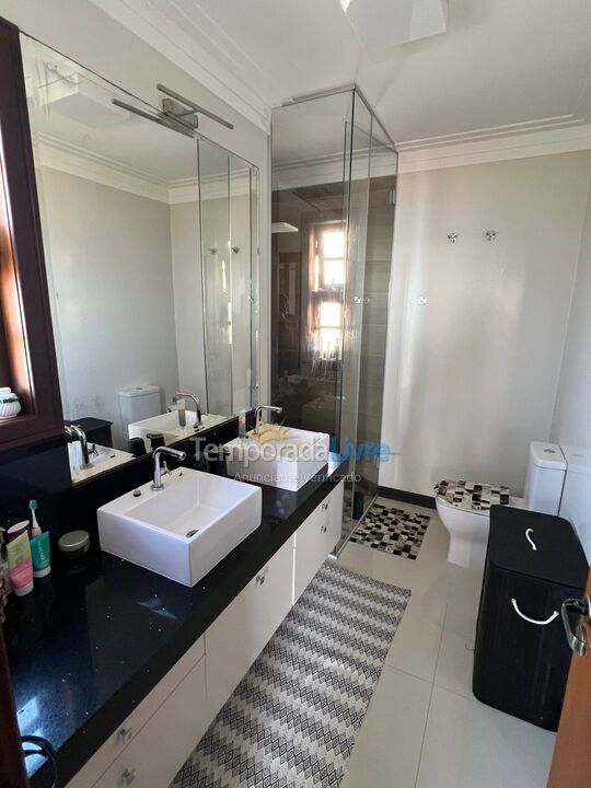 Casa para aluguel de temporada em Bombinhas (Praia de Bombas)