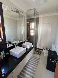 😍 Linda Casa Frente Mar em Bombas – Bombinhas/SC 🌊