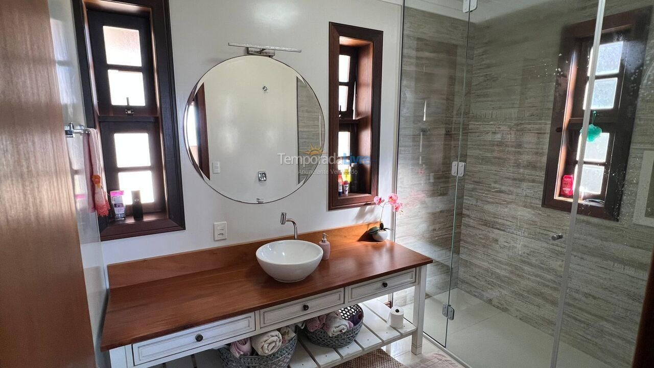 Casa para aluguel de temporada em Bombinhas (Praia de Bombas)