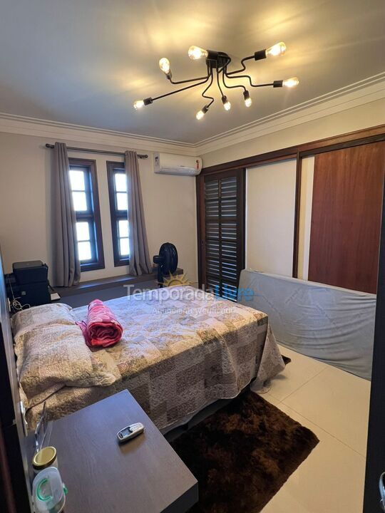 Casa para aluguel de temporada em Bombinhas (Praia de Bombas)