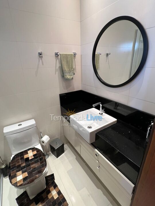 Casa para aluguel de temporada em Bombinhas (Praia de Bombas)