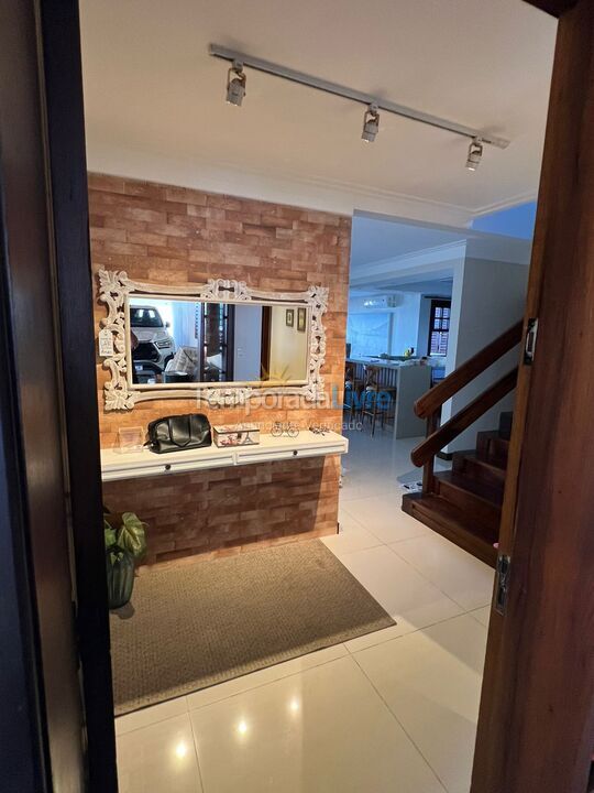 Casa para aluguel de temporada em Bombinhas (Praia de Bombas)