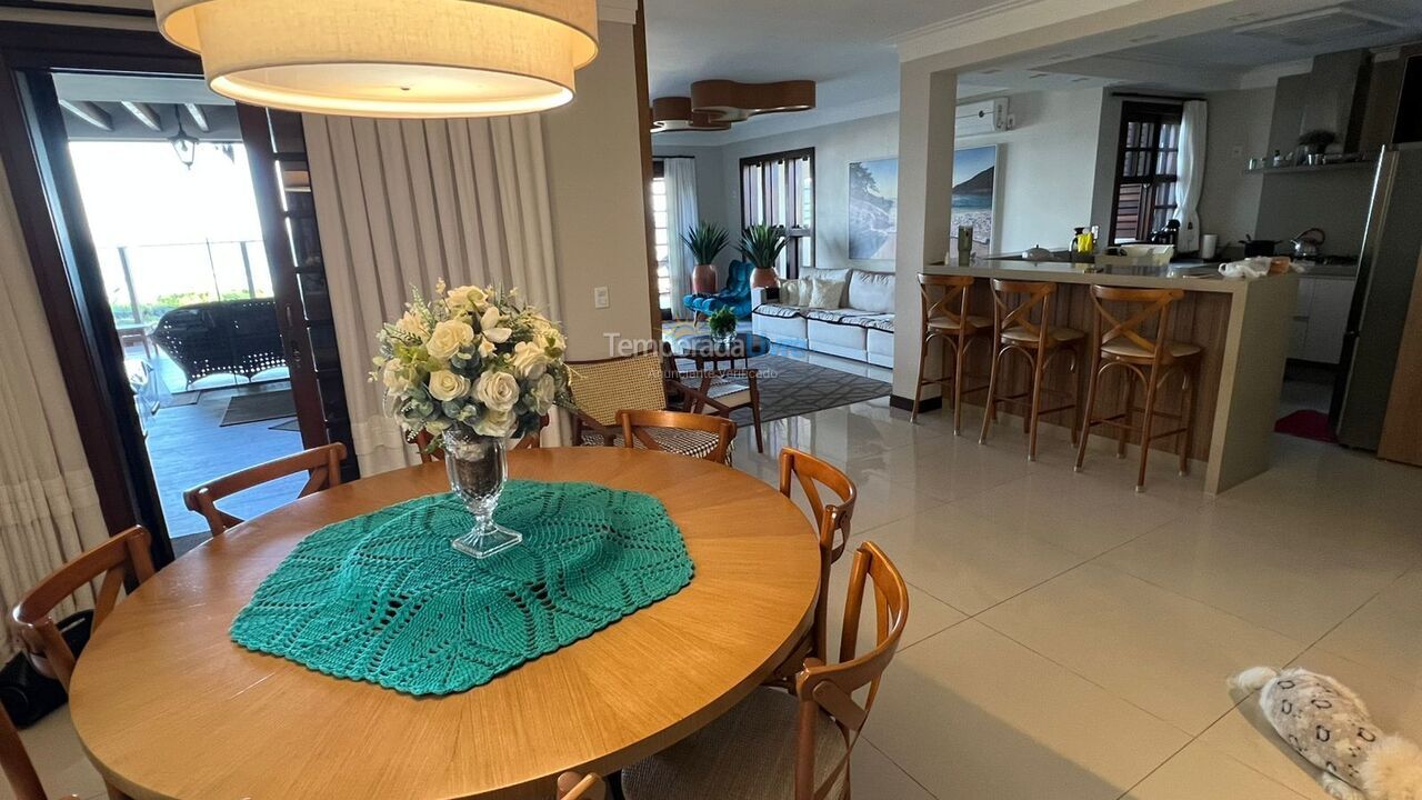 Casa para aluguel de temporada em Bombinhas (Praia de Bombas)