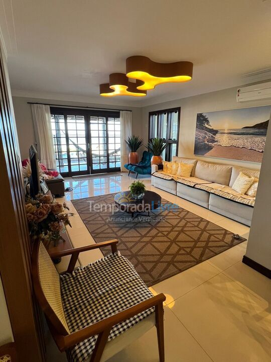 Casa para aluguel de temporada em Bombinhas (Praia de Bombas)