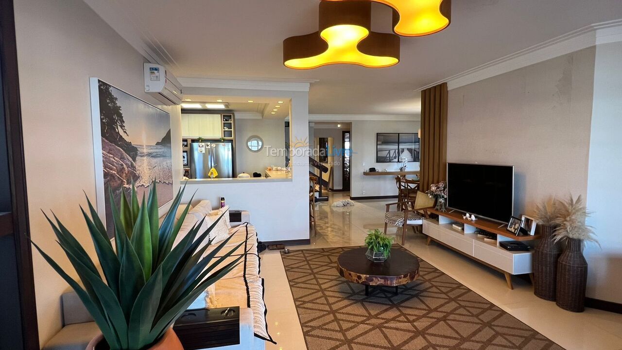 Casa para aluguel de temporada em Bombinhas (Praia de Bombas)