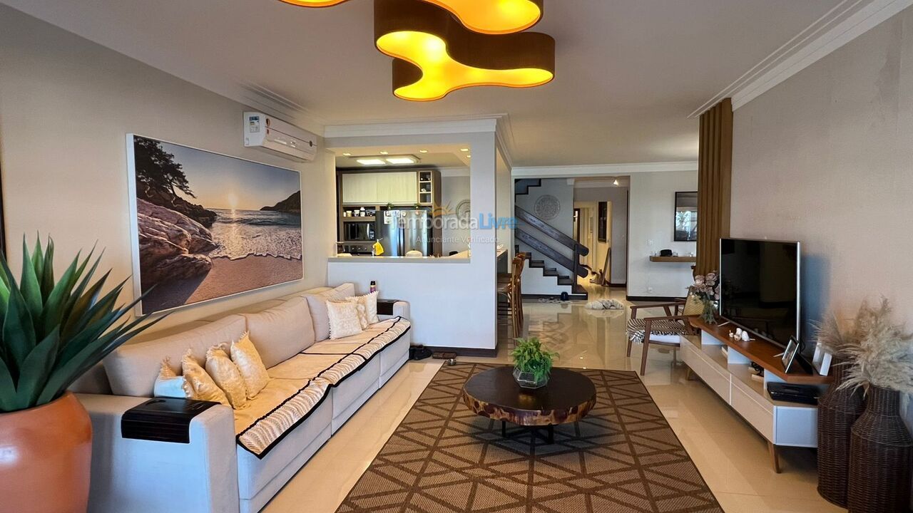 Casa para aluguel de temporada em Bombinhas (Praia de Bombas)