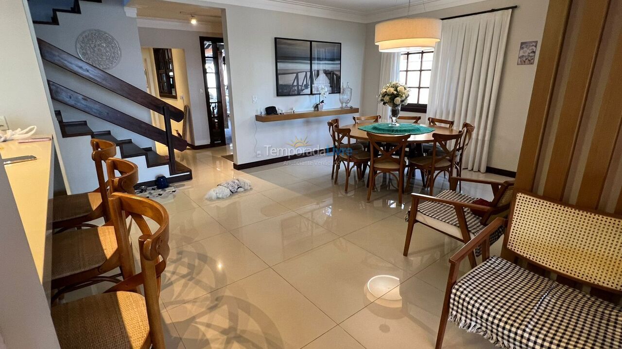 Casa para aluguel de temporada em Bombinhas (Praia de Bombas)