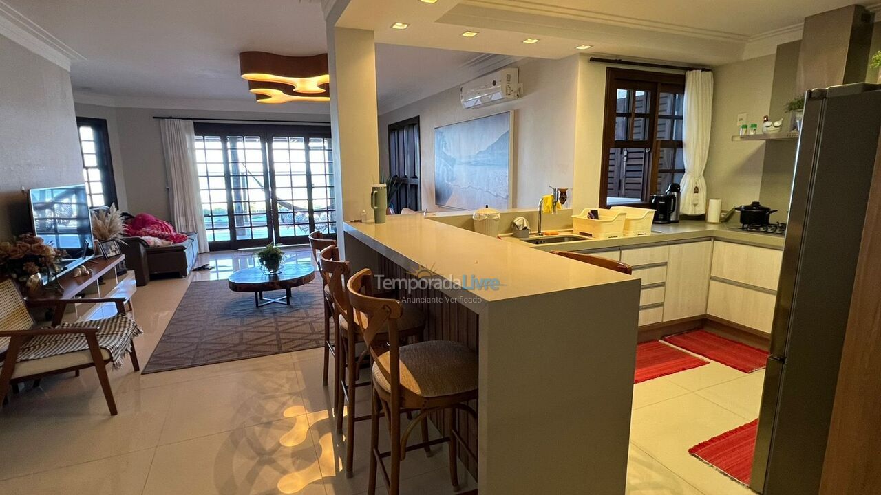 Casa para aluguel de temporada em Bombinhas (Praia de Bombas)