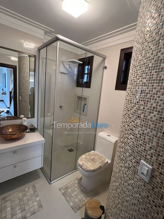 Casa para aluguel de temporada em Bombinhas (Praia de Bombas)