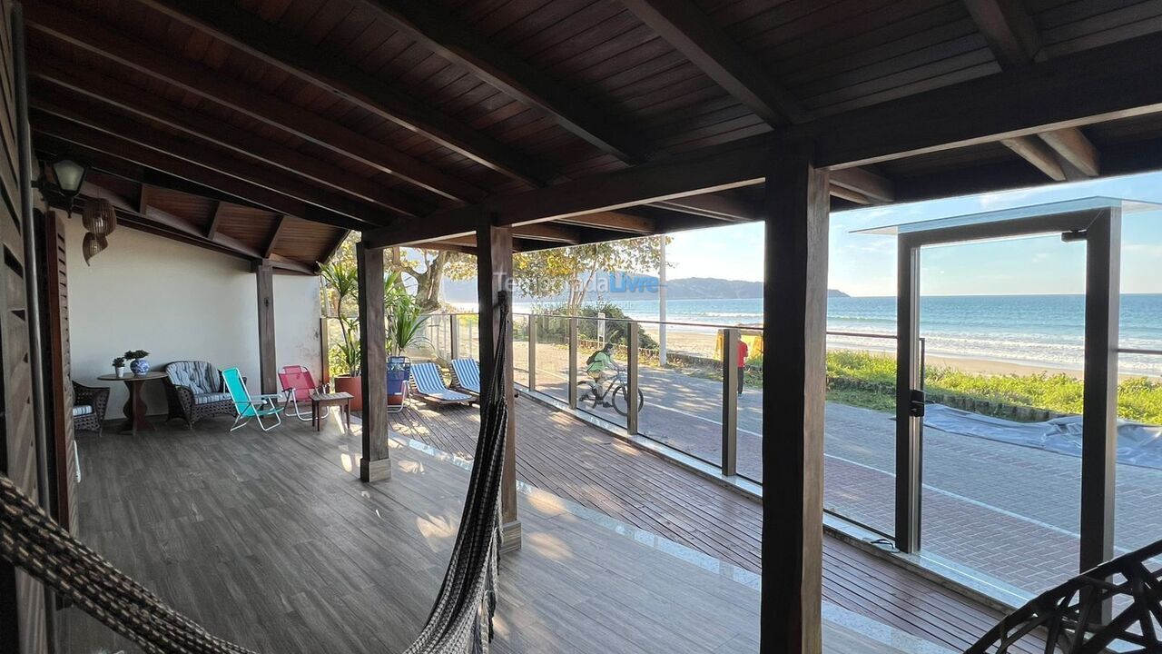 Casa para aluguel de temporada em Bombinhas (Praia de Bombas)