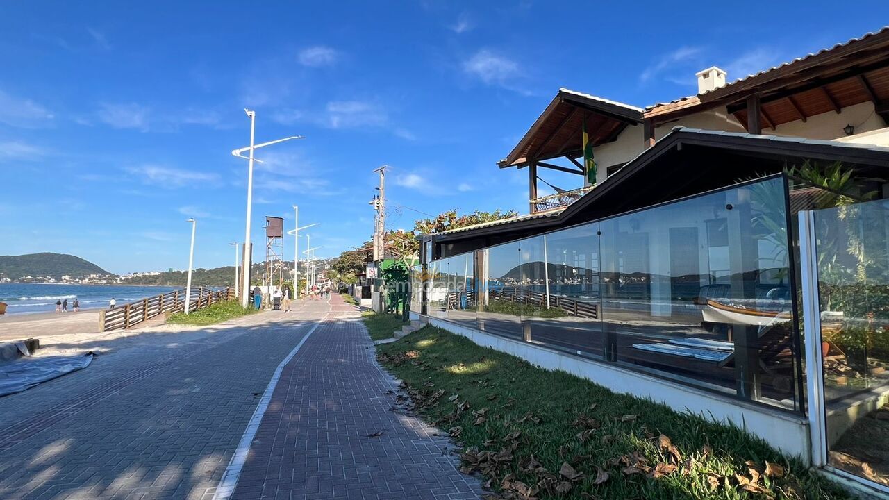 Casa para aluguel de temporada em Bombinhas (Praia de Bombas)