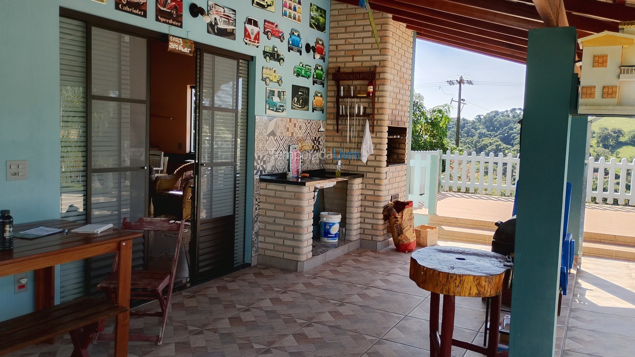 Chácara / sítio para aluguel de temporada em Bragança Paulista (Chacara Casa da Floresta)