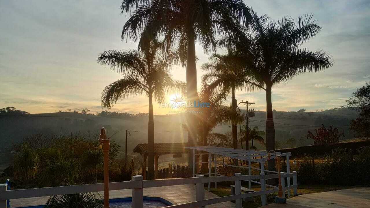 Chácara / sítio para aluguel de temporada em Bragança Paulista (Chacara Casa da Floresta)