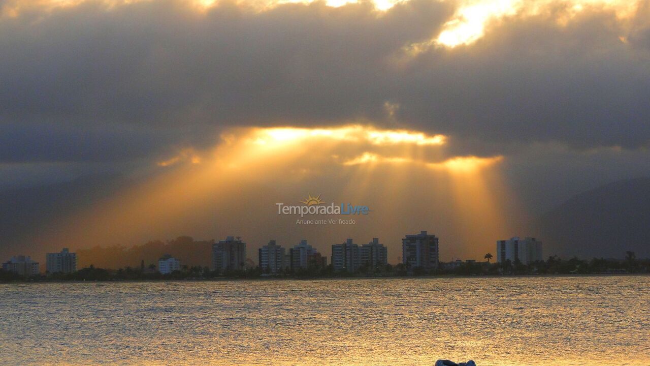 Casa para aluguel de temporada em Caraguatatuba (Martim de Sá)