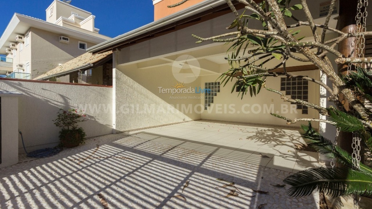 Casa para aluguel de temporada em Bombinhas (Praia de Canto Grande Mar de Fora)
