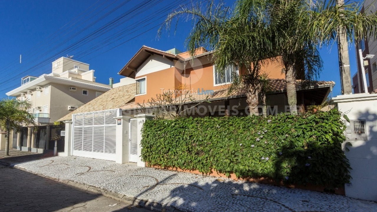 Casa para aluguel de temporada em Bombinhas (Praia de Canto Grande Mar de Fora)