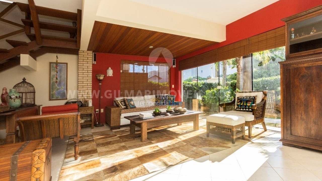 Casa para aluguel de temporada em Bombinhas (Praia de Canto Grande Mar de Fora)