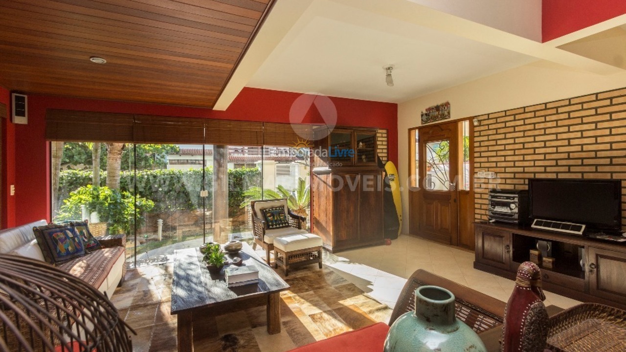 Casa para aluguel de temporada em Bombinhas (Praia de Canto Grande Mar de Fora)