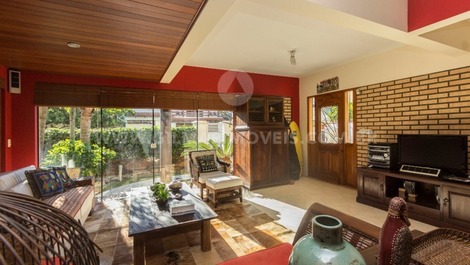 Linda casa a 50 metros da praia em Canto Grande (mar de fora)