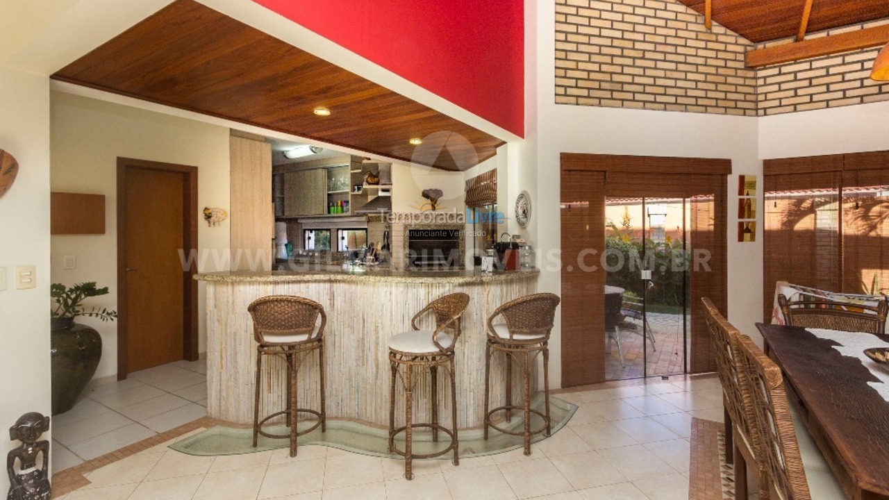 Casa para aluguel de temporada em Bombinhas (Praia de Canto Grande Mar de Fora)