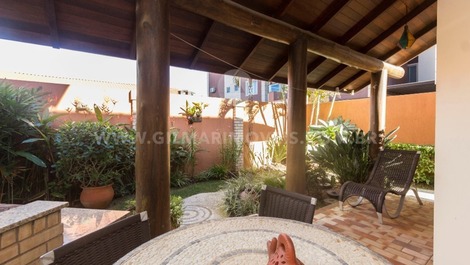 Linda casa a 50 metros da praia em Canto Grande (mar de fora)