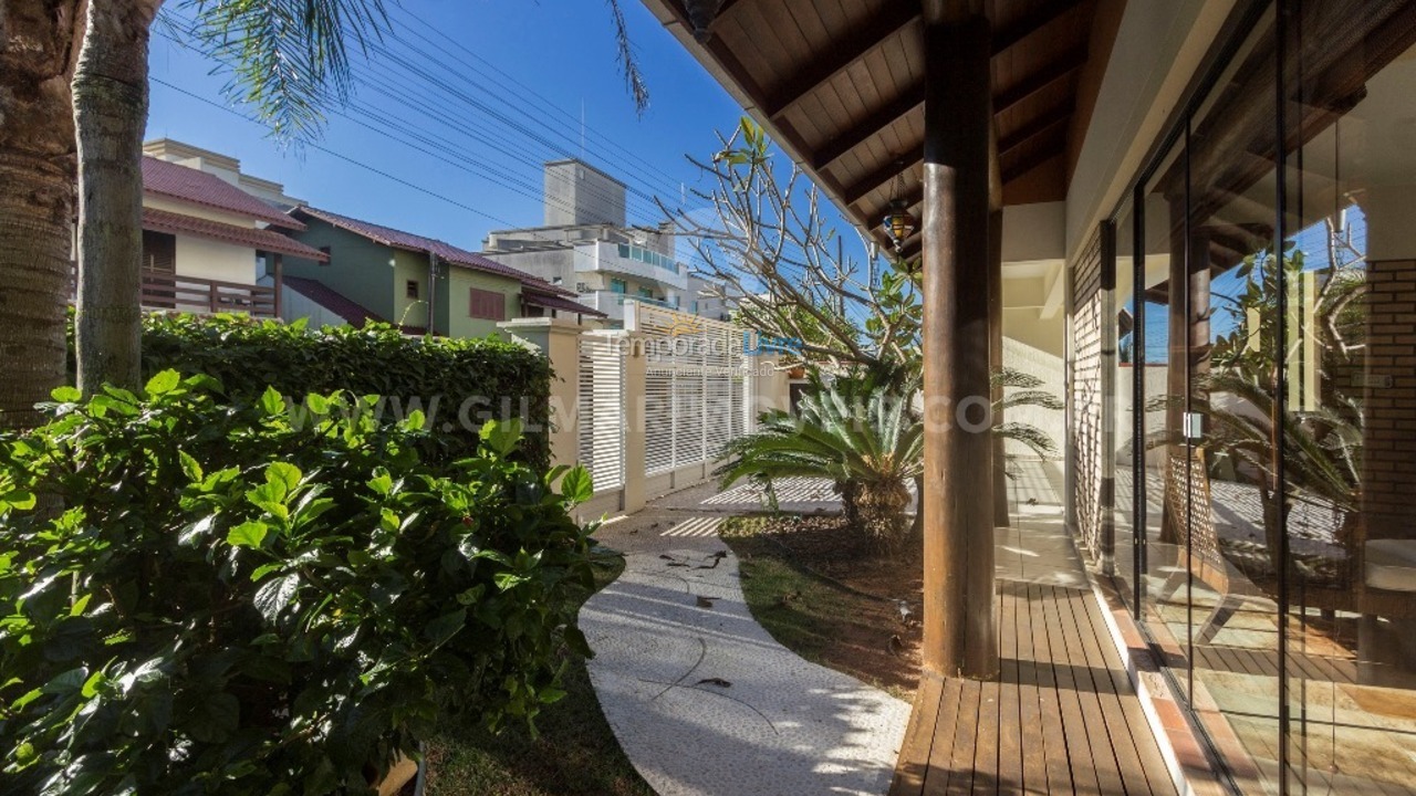 Casa para aluguel de temporada em Bombinhas (Praia de Canto Grande Mar de Fora)