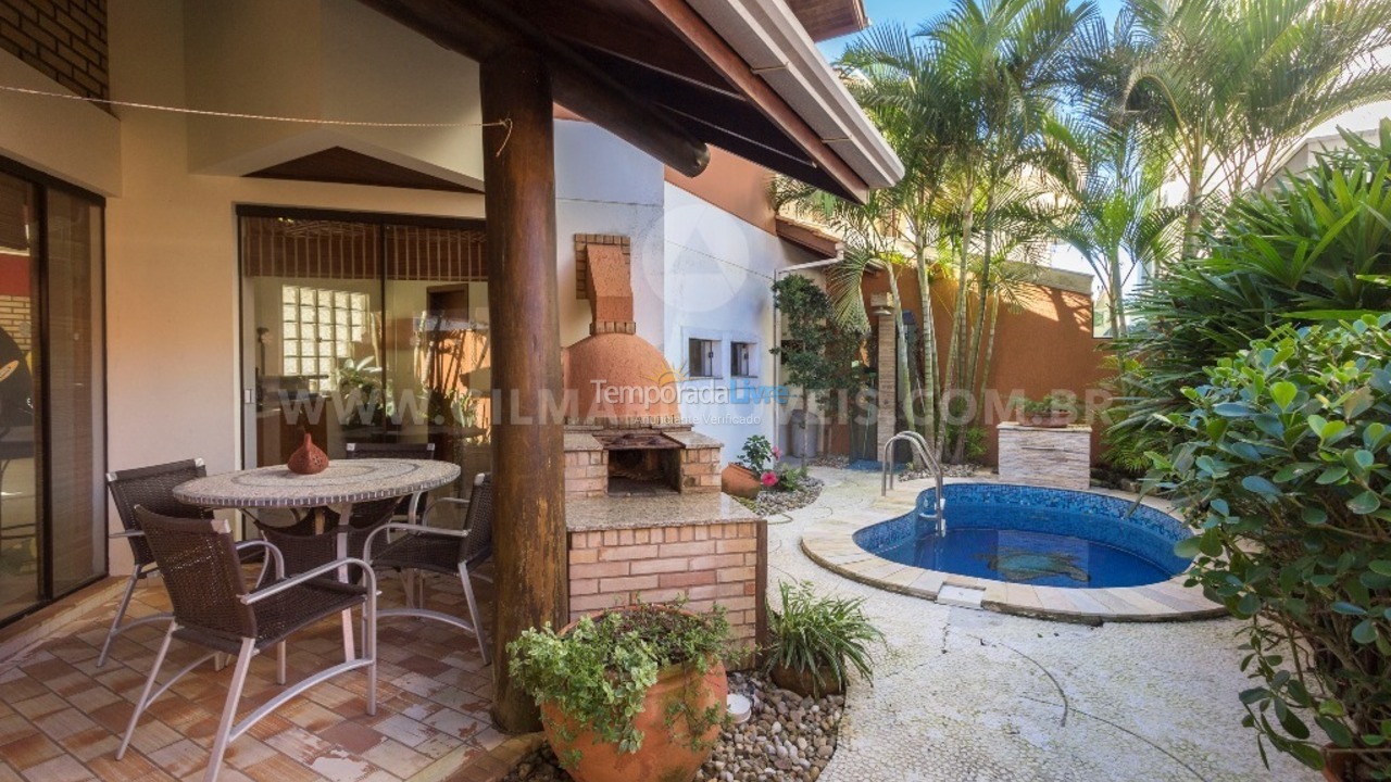 Casa para aluguel de temporada em Bombinhas (Praia de Canto Grande Mar de Fora)