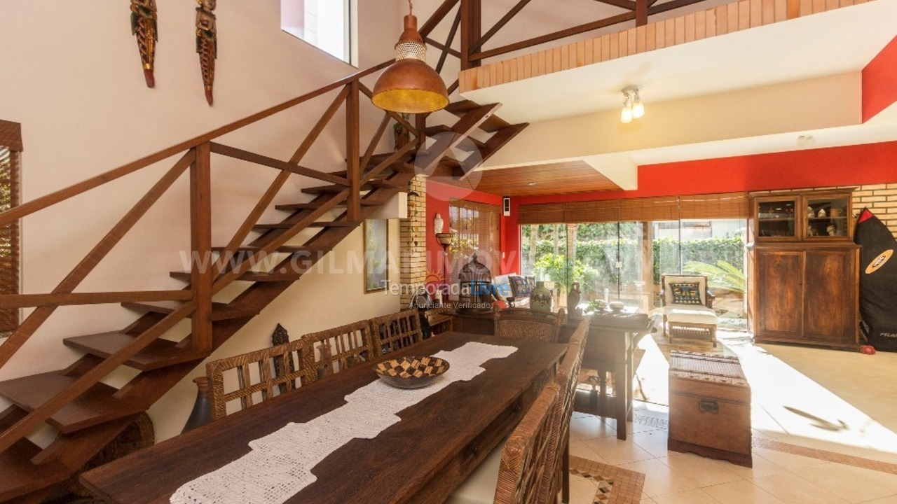 Casa para aluguel de temporada em Bombinhas (Praia de Canto Grande Mar de Fora)