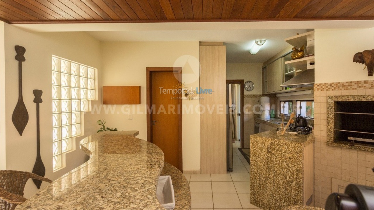 Casa para aluguel de temporada em Bombinhas (Praia de Canto Grande Mar de Fora)