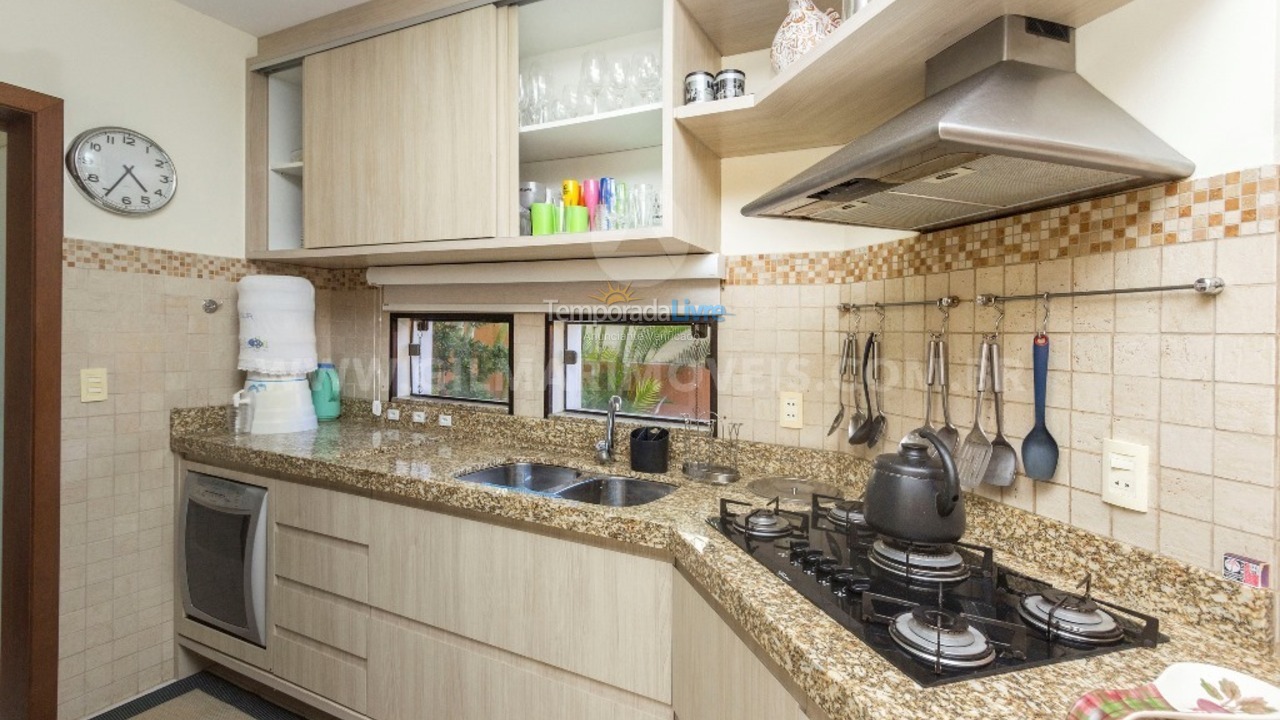 Casa para aluguel de temporada em Bombinhas (Praia de Canto Grande Mar de Fora)