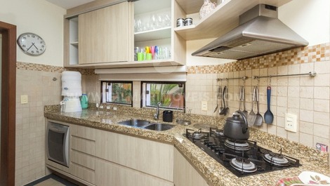 Linda casa a 50 metros da praia em Canto Grande (mar de fora)