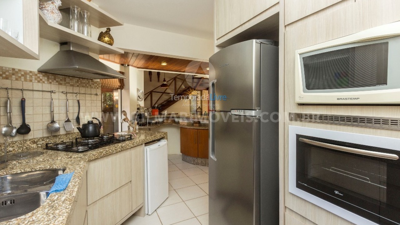 Casa para aluguel de temporada em Bombinhas (Praia de Canto Grande Mar de Fora)