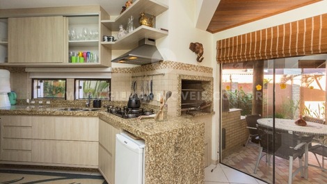 Linda casa a 50 metros da praia em Canto Grande (mar de fora)